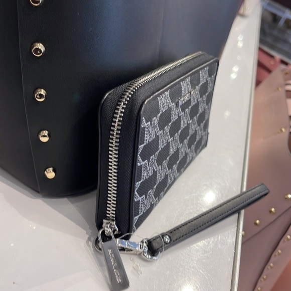 Michael Kors Jet Set Travel Large Phone Case Wristlet Wallet MK Black Multi - Picture 3 of 16